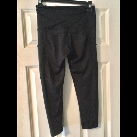 Molybell workout capris size small - Picture 4 of 5
